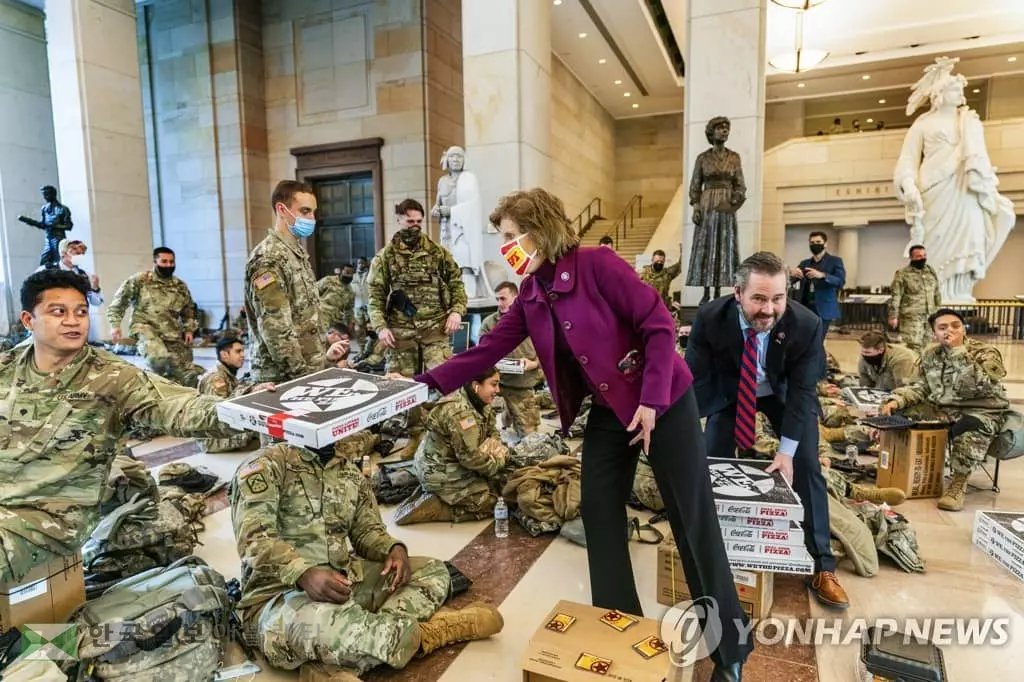 두번 안 뚫린다…탄핵 표결날 미 의회는 '야전막사' 돼버렸다