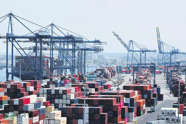 항만 하역작업 지연… 수입업체 ‘속 탄다’