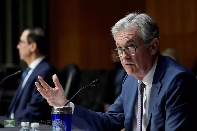 연준의장 “최대고용·인플레 2% 상회 때까지 제로금리 유지”