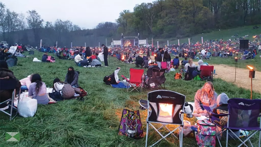 호텔 방값 치솟고 식당 풀예약…“일손 부족해요”