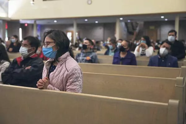 ‘일요 예배만? ‘일부 교회 목요 저녁예배로 교인 유치 성공