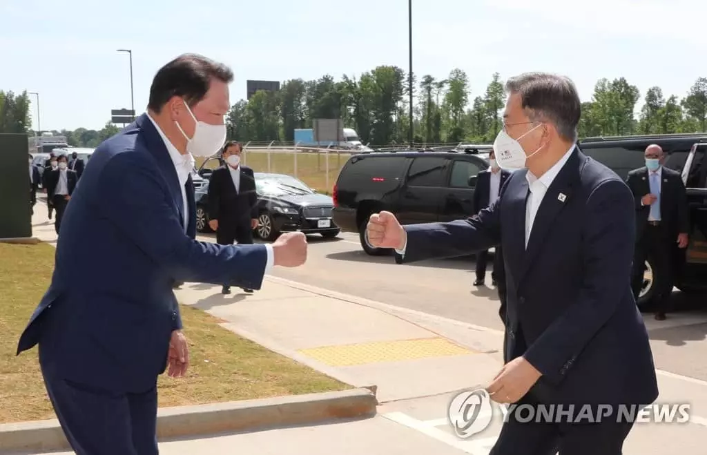 SK 배터리 조지아공장 찾은 문대통령 "한미가 함께 도약"