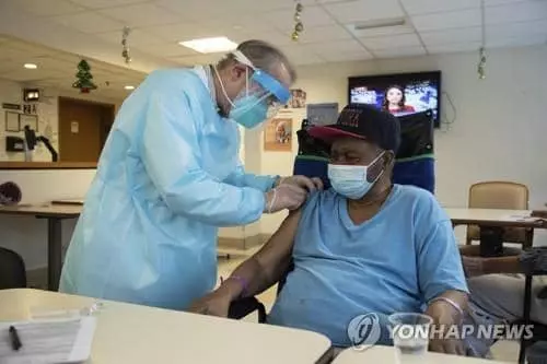 코로나 핫스폿 요양원…백신 접종 후 신규확진 80% '뚝'