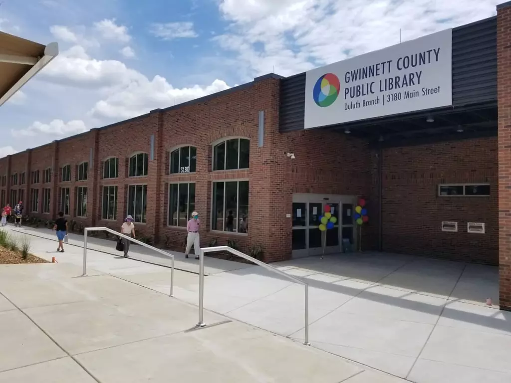 새 건물, 다채로운 프로그램 둘루스 도서관