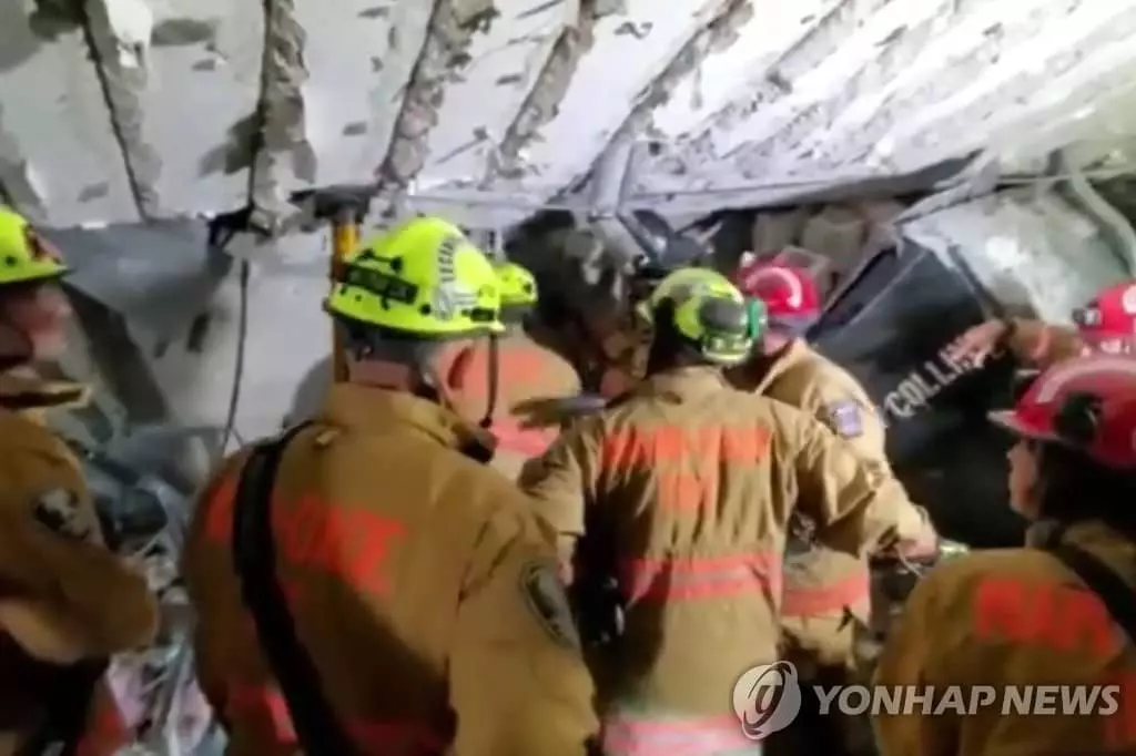 아파트 붕괴현장 밤샘 구조작업…"9·11 상황 같았다"