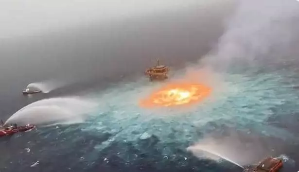 멕시코 바다 '불의 눈' 화재에 환경단체 "화석연료 폐해" 비판