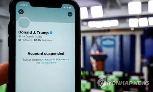 트럼프, '계정정지' 트위터·페북·구글에 소송