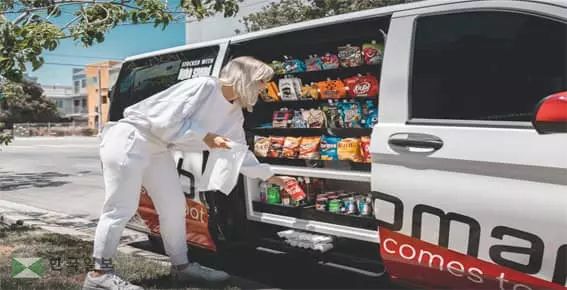 [화제의 무인마켓] 부르면 달려오는 ‘로보마트’