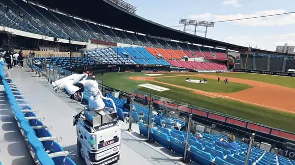 코로나19 확산에 한국프로야구 리그 중단