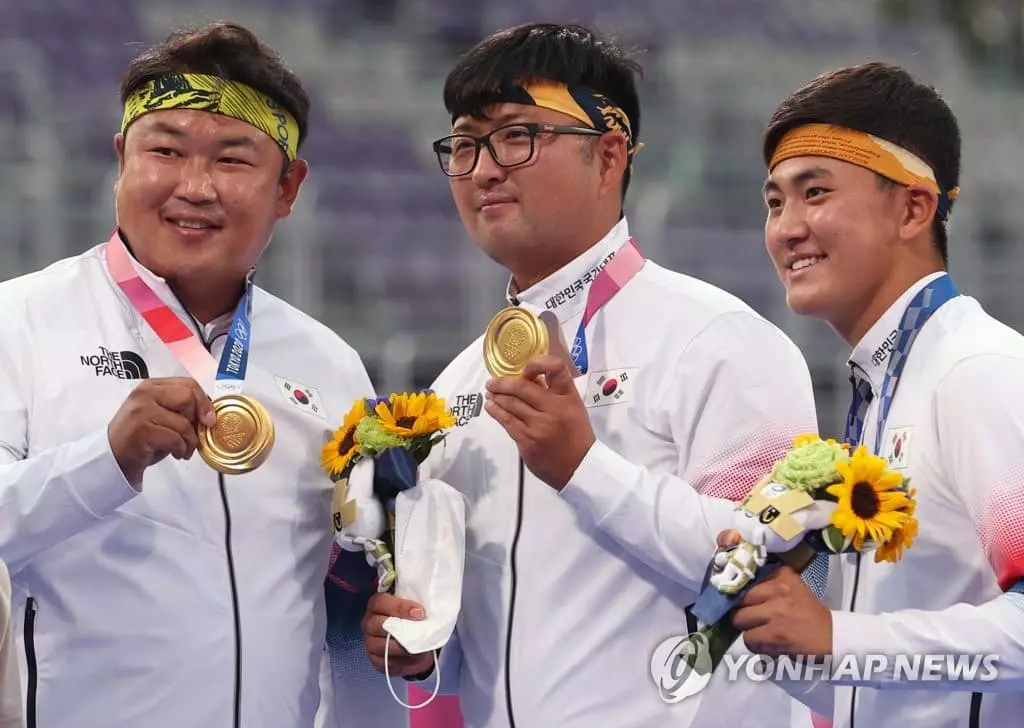 [올림픽] 한국 양궁, 남자 단체전도 金 명중…유도 안창림 동메달