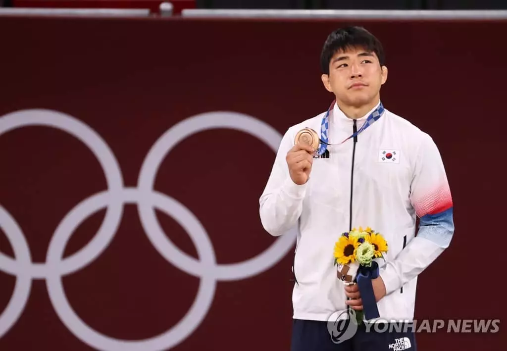 [올림픽] 한국 양궁, 남자 단체전도 金 명중…유도 안창림 동메달