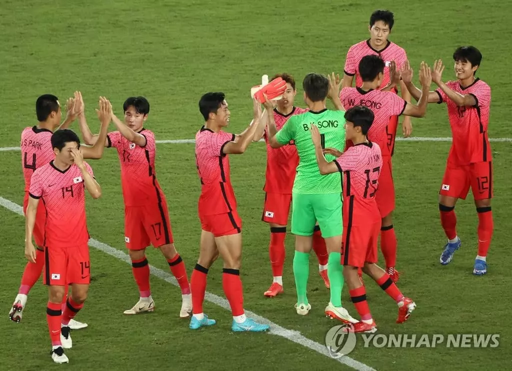 [올림픽] 펜싱 남자 사브르 단체 금메달, 축구는 6-0 승리로 8강행