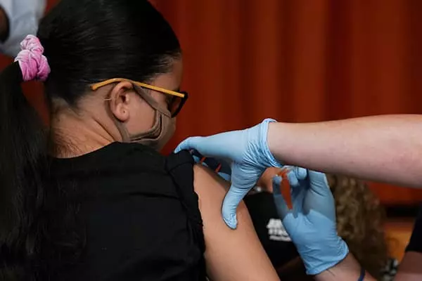 바이든, 연방 공무원 ‘백신접종 의무화’