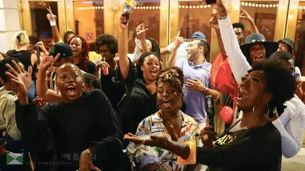 17개월 만에 뮤지컬 공연 재개한 뉴욕 브로드웨이