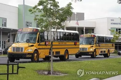 플로리다주 한 초등학교의 스쿨버스[AP=연합뉴스]