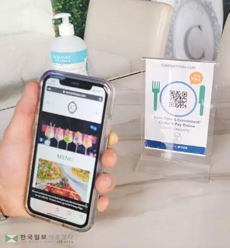 한인타운의 한 식당에서 QR코드를 이용한 주문이 이뤄지고 있다.