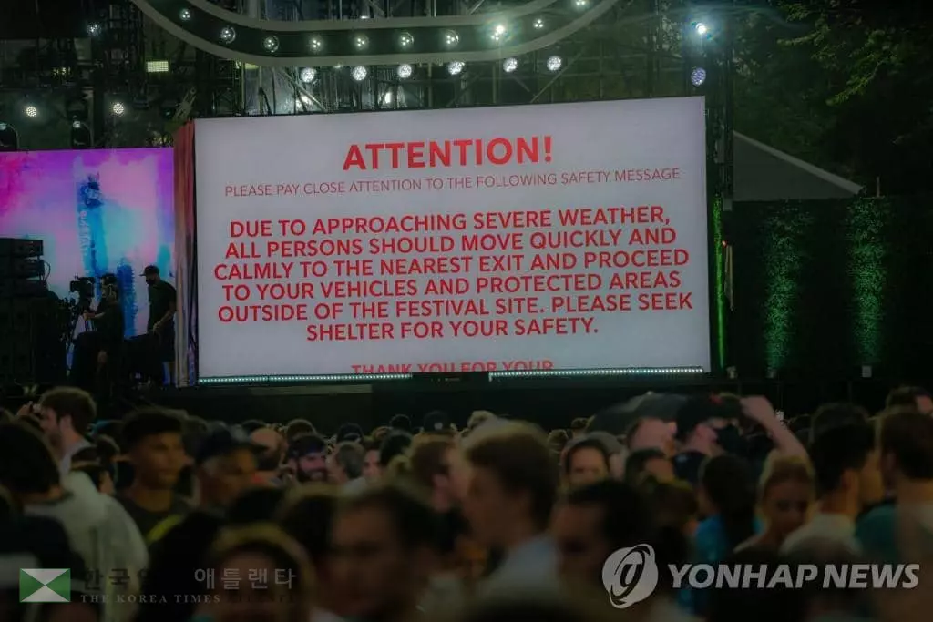 폭우로 갑자기 중단된 뉴욕시 홈커밍 콘서트[EPA=연합뉴스]