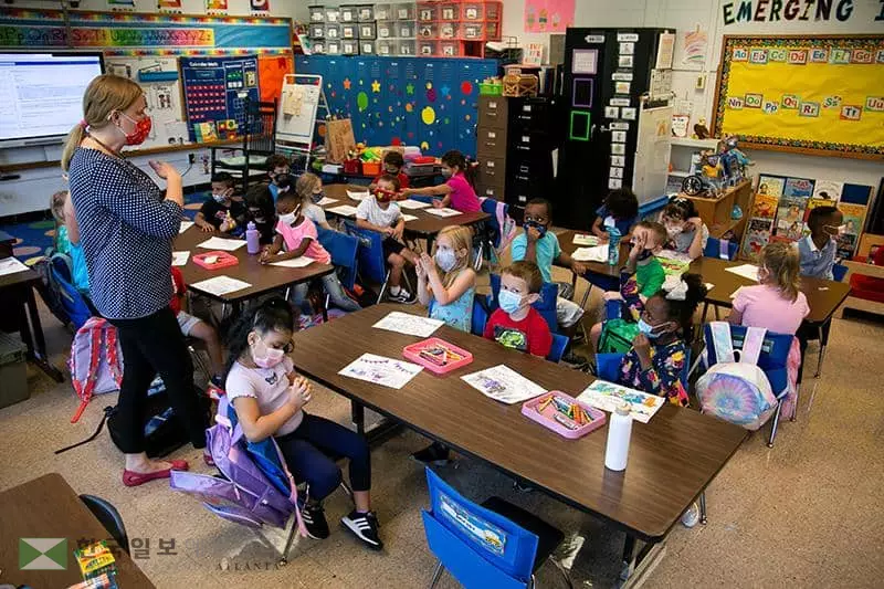 &nbsp;한 초등학교에서 대면 수업을 하고 있다. 사진은 기사 내용과 직접 연관이 없음. [로이터=사진제공]