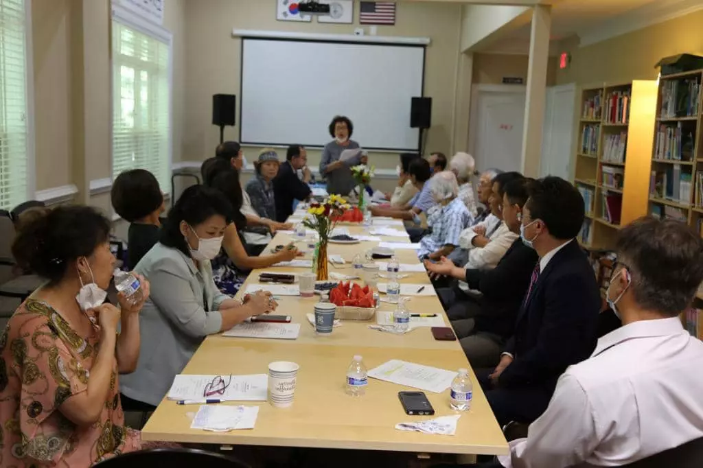 29일 열린 애틀랜타한국학교 이사회에서 이국자 이사장이 회의를 진행하고 있다.