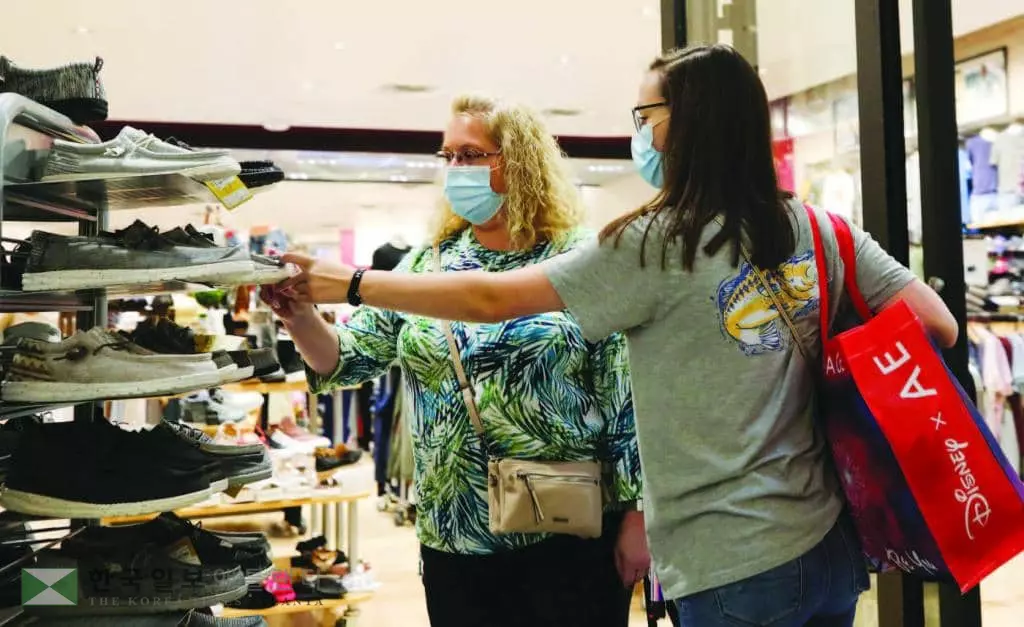 &nbsp;델타 변이 확산에도 불구하고 올해 연말 소매 판매가 최대 9%까지 상승할 것으로 전망됐다. [로이터]