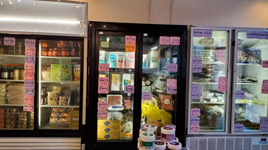 한국 직송  각 지역 특산 냉동식품들도 준비돼 있다.