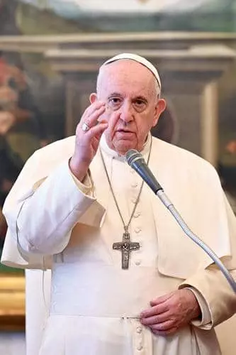  프란치스코 교황이 최근 교계 내 보수주의자들에 의한 새 교황 선출 투표 준비 움직임이 있었다고 공개했다. [로이터]