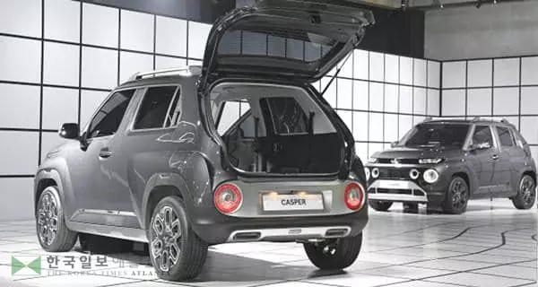 


&nbsp;캐스퍼는 세계 최초로 운전석 풀폴딩 기능을 적용해 필요에 따라 1·2열을 모두 접어 적재공간을 만들 수 있고 차박도 가능하다. [사진 제공=현대차]