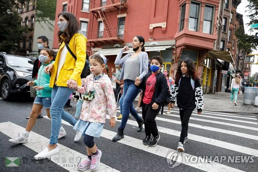 등교하는뉴욕의 초등학생[로이터=연합뉴스] 