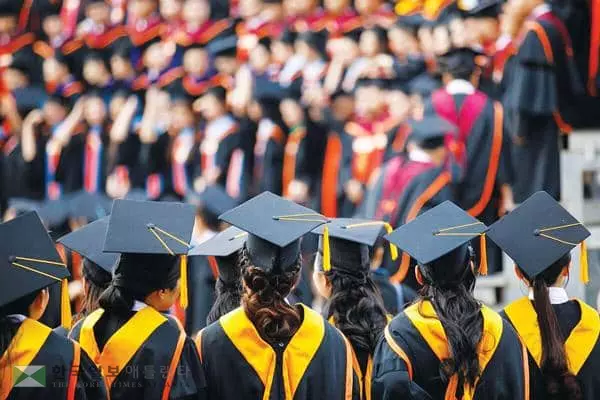 


&nbsp;대졸자 초봉 연봉을 가장 많이 받는 전공 분야는 이공계인 것으로 나타났다. [로이터]