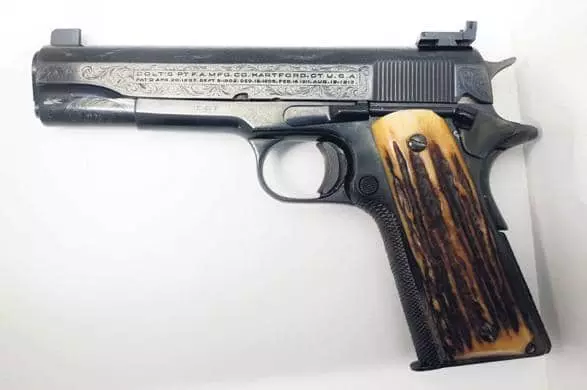 알카포네 권총 86만달러 “20세기 총기 중 최고가”