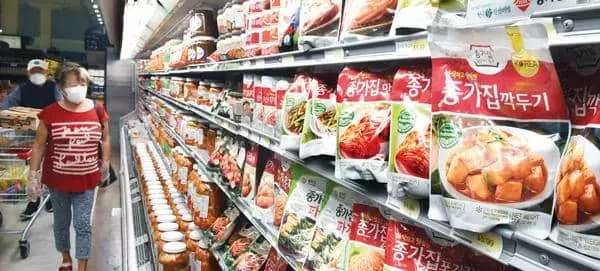 코로나19로 건강 식품 이미지와 함께 한류 영향으로 한국산 김치의 대미 수출액이 올해 8월까지 전년에 비해 16% 가까이 증가한 것으로 나타났다. [박상혁 기자]