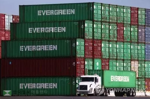 로스앤젤레스(LA)항에 쌓여있는 컨테이너[Getty Images/AFP 연합뉴스 자료사진]