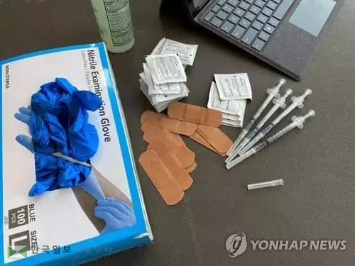 병원에서 사용되는 니트릴 장갑[로이터=연합뉴스 자료사진]