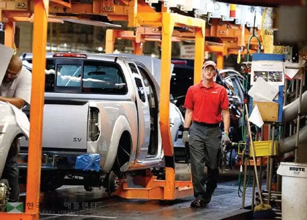 &nbsp;전기차 등장에 개솔린 차량 부품업체의 일자리가 대거 없어질 전망이다. [로이터]