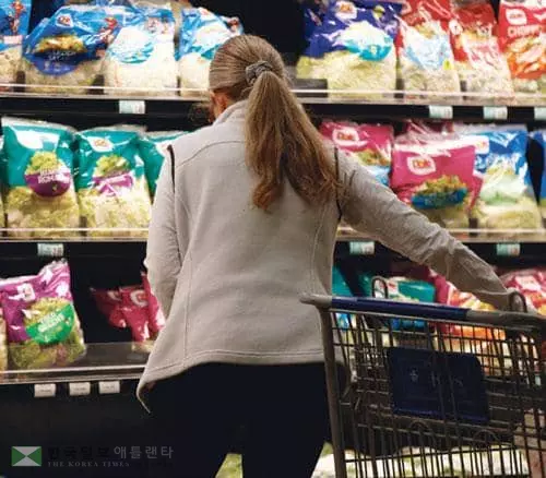 &nbsp;물류난에 인력난이 겹치면서 인플레이션이 현실화되고 있다. [로이터]