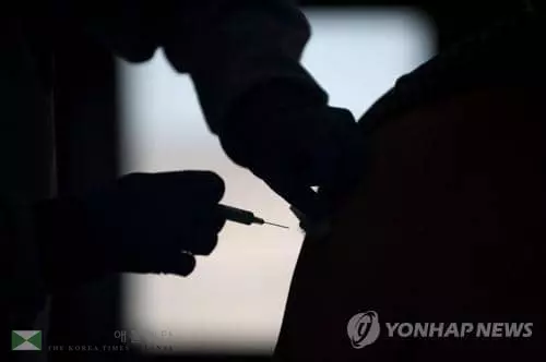 노스캐롤라이나주에서 얀센 코로나19 백신을 맞는 남성[AFP 연합뉴스 자료사진]