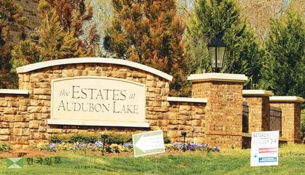 &nbsp;코로나로 인한 미국 입국제한이 어느 정도 완화되면서 미국 부동산 시장에 대한 외국인들의 투자가 고급주택을 중심으로 크게 늘어나고 있다. [로이터]