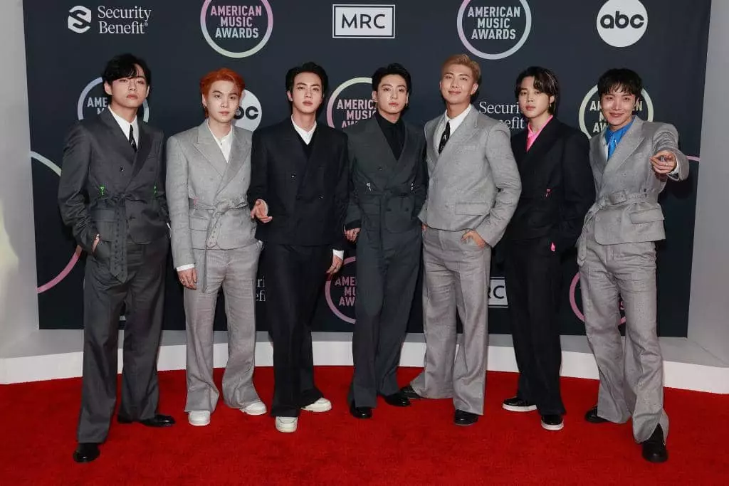 방탄소년단 '아메리칸 뮤직 어워즈' 3관왕…아시아 첫 대상 영예