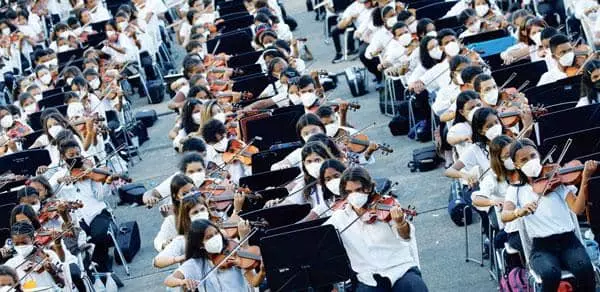  베네수엘라 오케스트라의 13일 기록 도전 모습. [로이터]