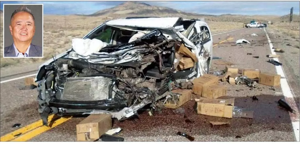 네바다주 최대 주류 전문 매장을 경영해 온 한인 케니 이(작은 사진) 대표의 차량이 사고로 대파돼 있다. <NHP>