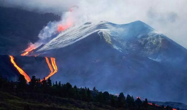 끊임없이 용암 내뿜는 스페인 라팔마섬 화산
