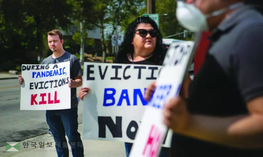 &nbsp;모기지 유예 프로그램 종료로 모기지 주택 소유주들이 대거 집을 잃어 버릴 수 있는 상황에 몰려 있다. 시민·주택 단체들이 정부의 대책을 요구하는 시위를 벌이고 있다. [로이터]