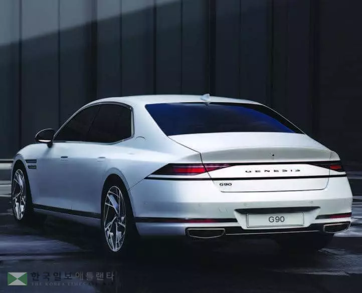 &nbsp;현대차 제네시스 브랜드가 3년만에 출시하는 완전변경 G90의 신형 외장 디자인을 공개했다. [제네시스 제공]