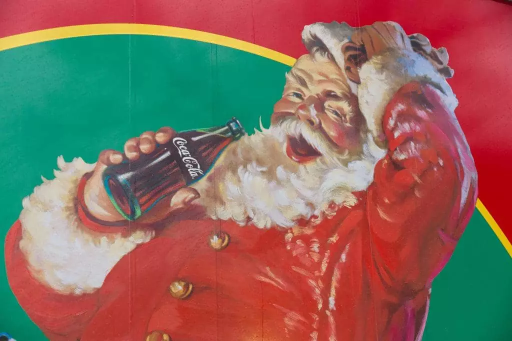 산타크로스의 이미지는 코카콜라 광고를 통해 대중화됐다.