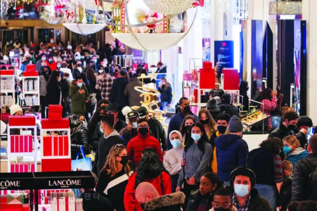 팬데믹 2년차인 올해 빅테크 기업이 호실적을 기록했고 부동산 시장이 달아오른 반면 여행·항공 업종 등은 부진을 이어갔다. [로이터]