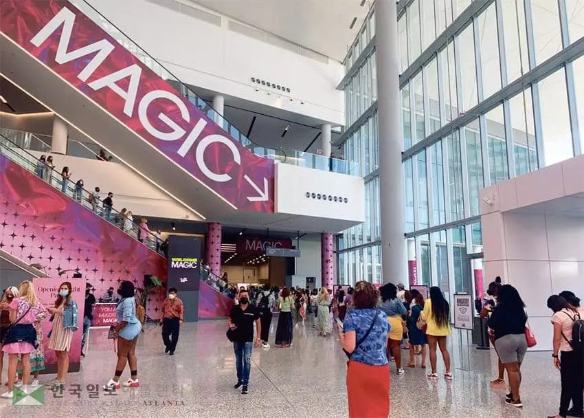 한인 의류업계는 다음달 14일부터 16일까지 열리는 라스베가스 춘계 매직쇼에서 호실적으로 국면 전환을 노린다는 계획으로 기대감을 드러내고 있다. 사진은 지난해 8월에 열린 라스베가스 추계 매직쇼 모습.<한구일보 자료사진>