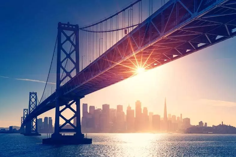 캘리포니아에서 은퇴하기 좋은 도시 중 하나에 선정된 샌프란시스코는 좋은 의료시설이 넘치고 여름에도 시원한 날씨를 즐길 수 있다. 		          								       