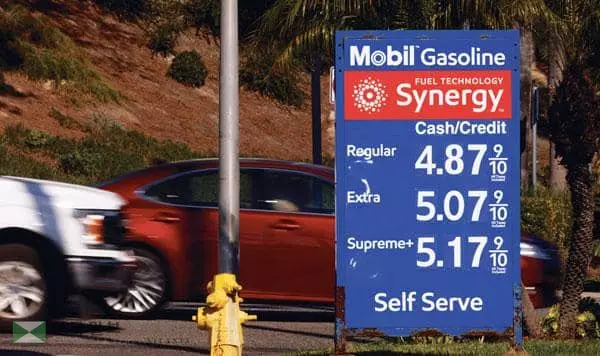 &nbsp;국제유가가 7년 3개월 만 최고치를 기록하면서 로컬 가계의 부담이 커지고 있다. 가주의 한 주유소 전광판에 표시된 개솔린 가격. [로이터]