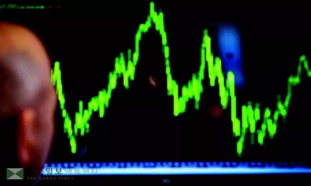 연초 증시가 롤러코스터 장세를 보이면서 투자자들이 혼란에 빠졌다. 하락장세에서 수익률을 높이려면 포트폴리오 재조정과 함께 과감한 결정을 내릴 필요가 있다. [로이터]