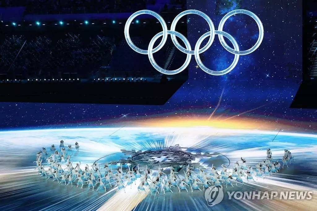 4일 오후 중국 베이징 국립경기장에서 열린 2022 베이징 동계올림픽 개회식에서 개막 공연이 펼쳐지고 있다.